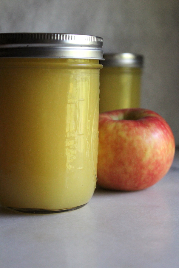 Canning applesauce at home