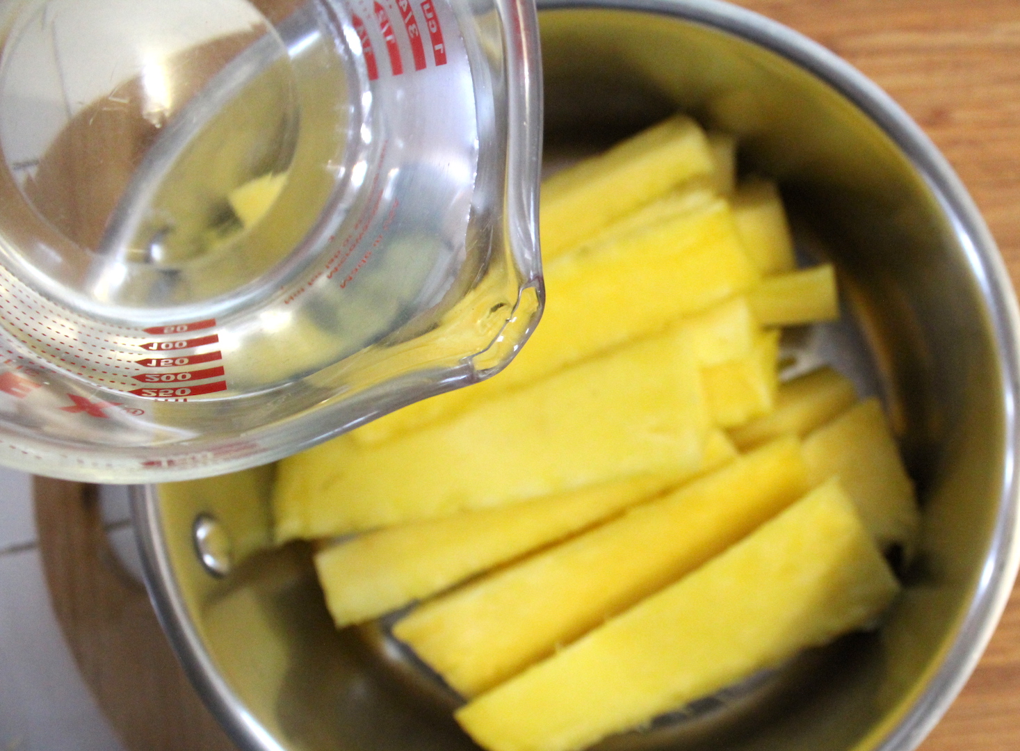 Cooking Pineapple Cores for Juice