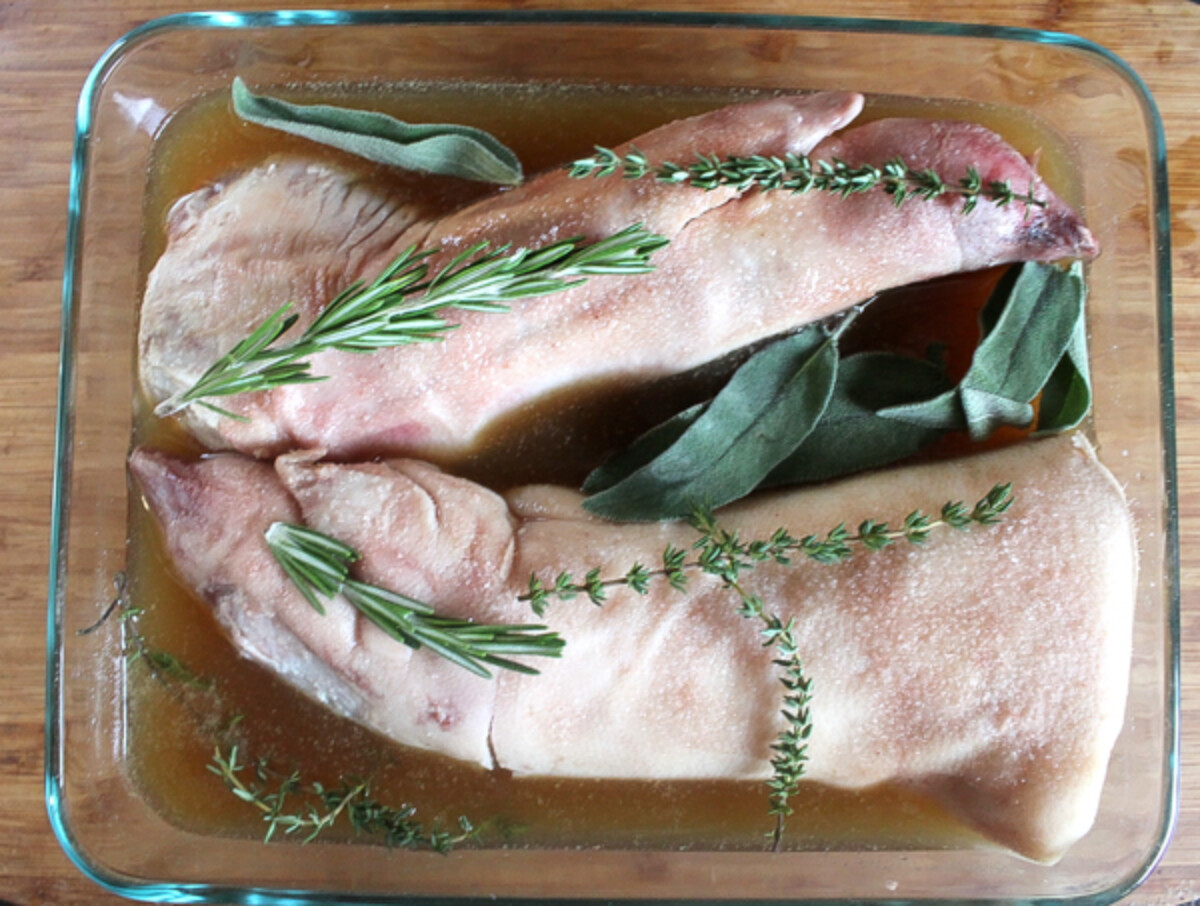 How to cook pigs feet