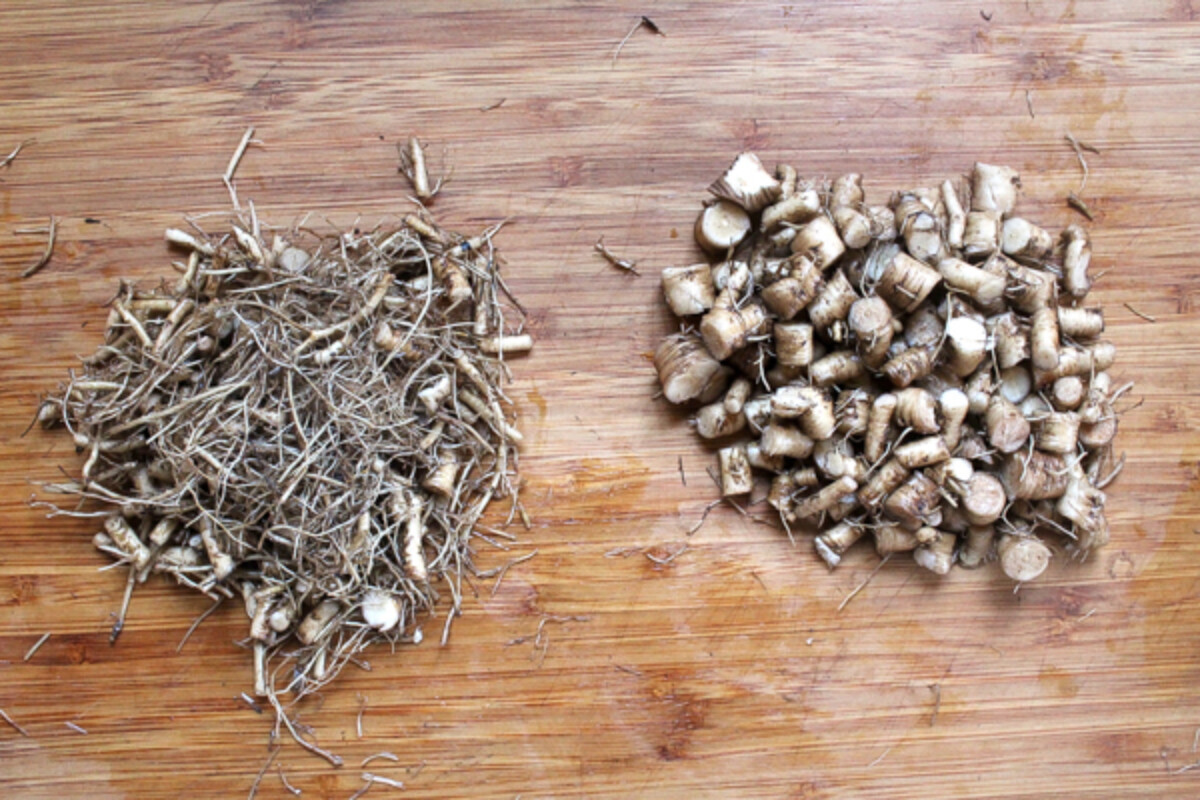 Sorting Dandelion Roots for Coffee