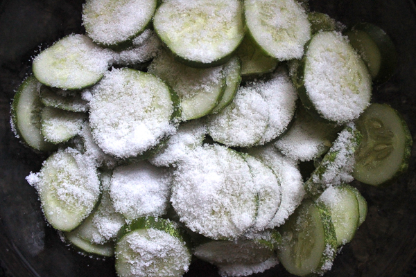 Soaking cucumber slices in salt