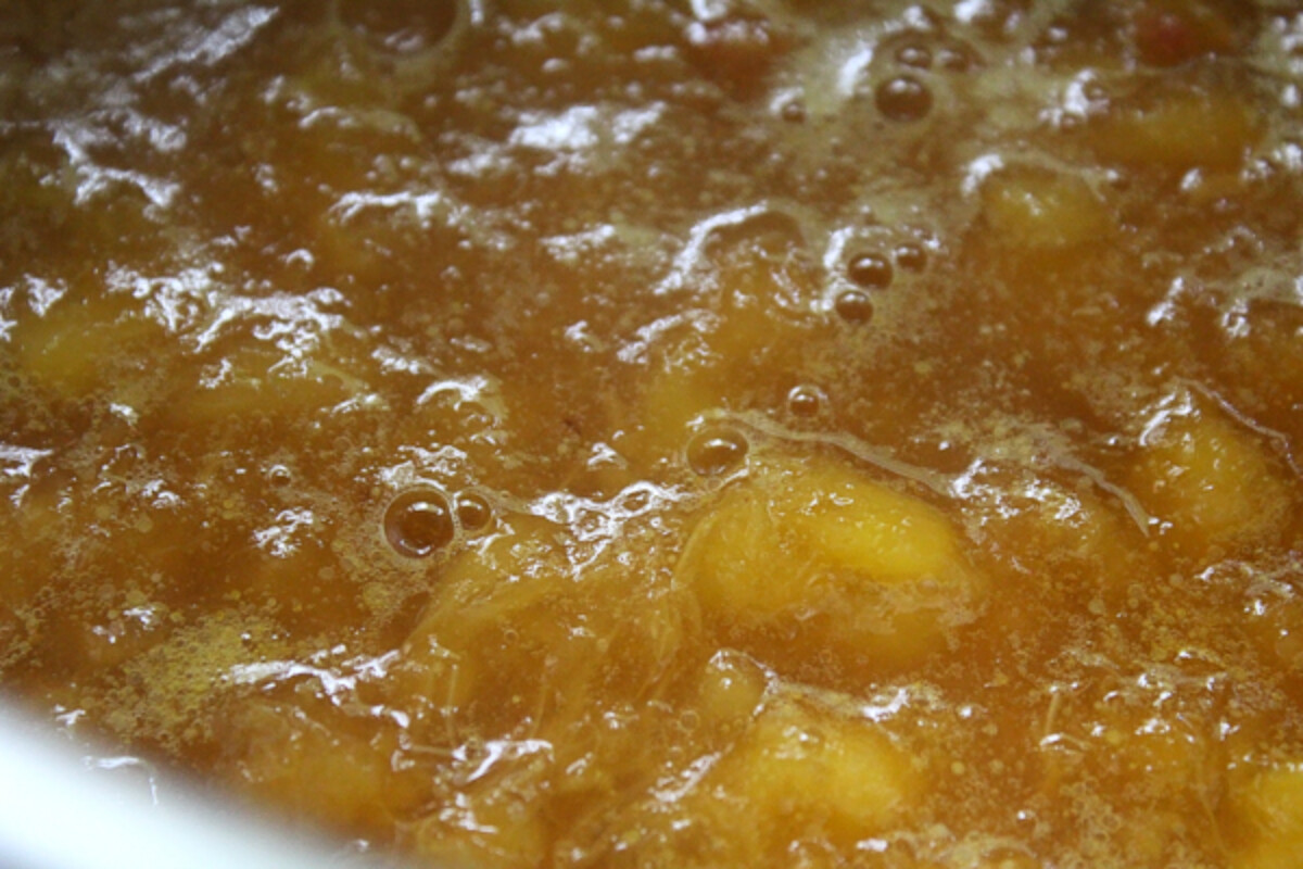 cooking peach jam