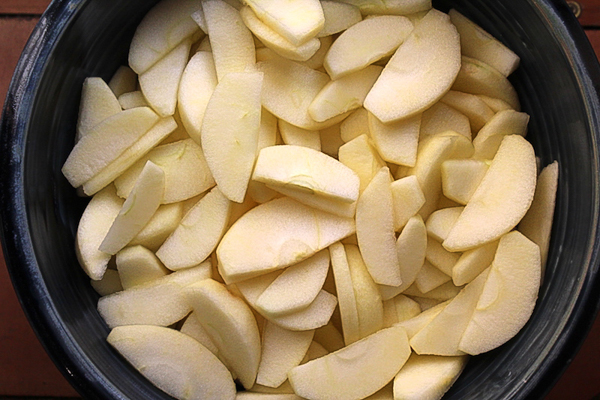 Raw Apple Slices for Apple Pie Filling