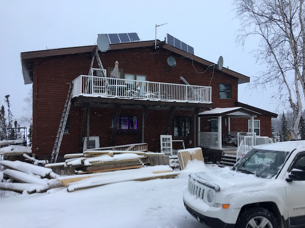 Off Grid Life House