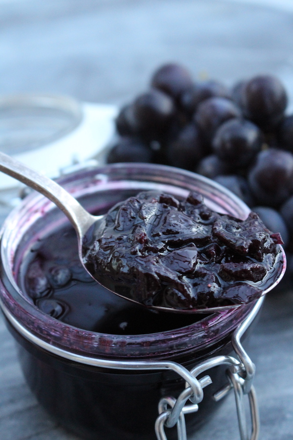 Old Fashioned Grape Jam with No Added Pectin