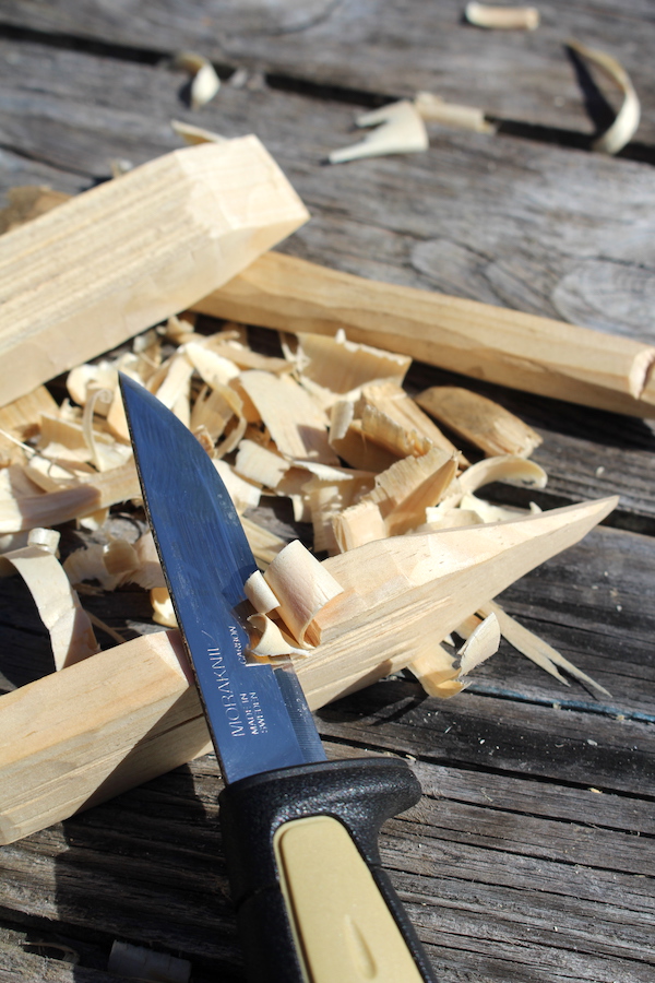 Carving the trigger point on a figure 4 deadfall trap