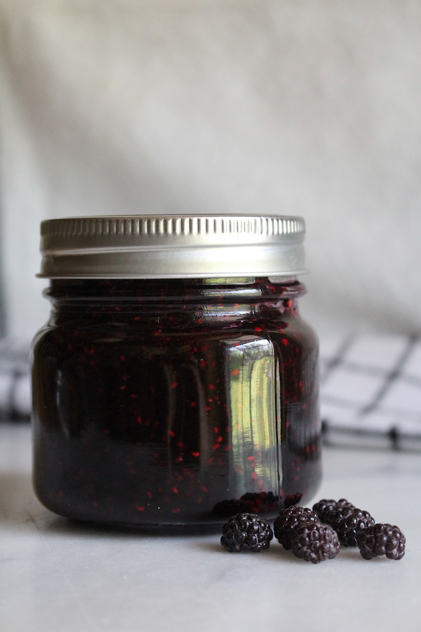 Homemade Black Raspberry Jam ~ This simple recipe for black raspberry jam is made without pectin. All you need is a few cups of black raspberries, sugar and a squeeze of lemon juice. #canning #foodpreservation #preservingfood #homestead #selfreliant #selfsufficiency #homesteading #blackraspberry #raspberryjam