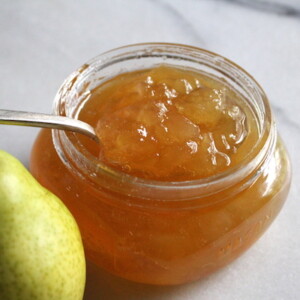 Homemade pear jam without added pectin