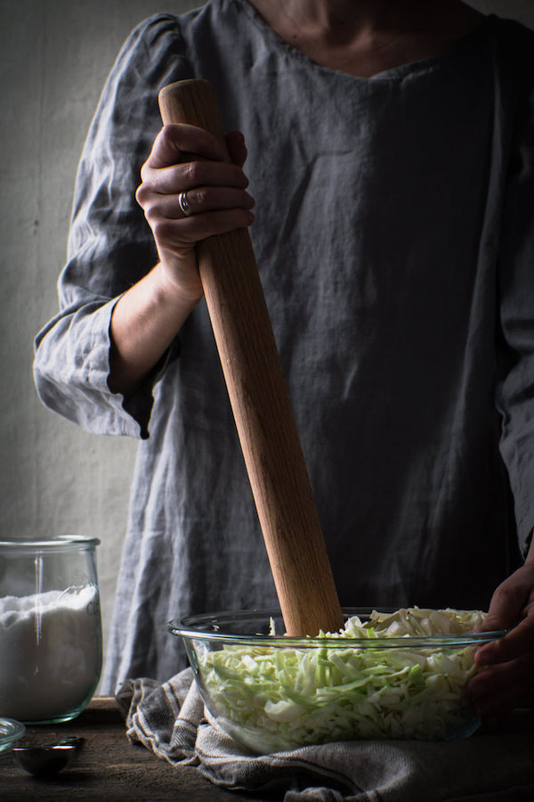 Using a French rolling pin as a sauerkraut pounder