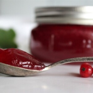 Homemade redcurrant jelly sets beautifully without added pectin