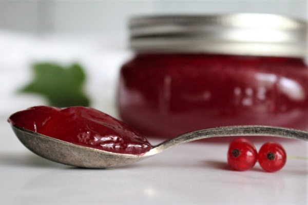 Homemade redcurrant jelly sets beautifully without added pectin