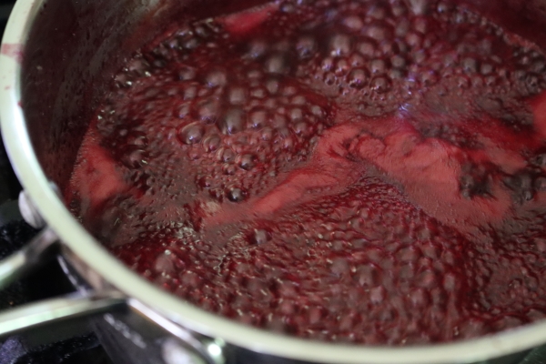 Blackberry Jelly Cooking