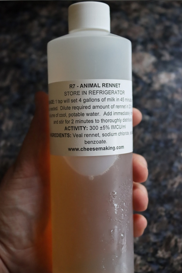 Bulk bottle of rennet