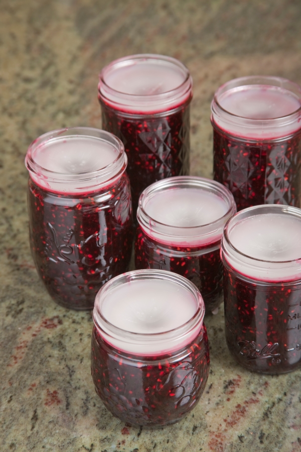 Sealing jars with wax