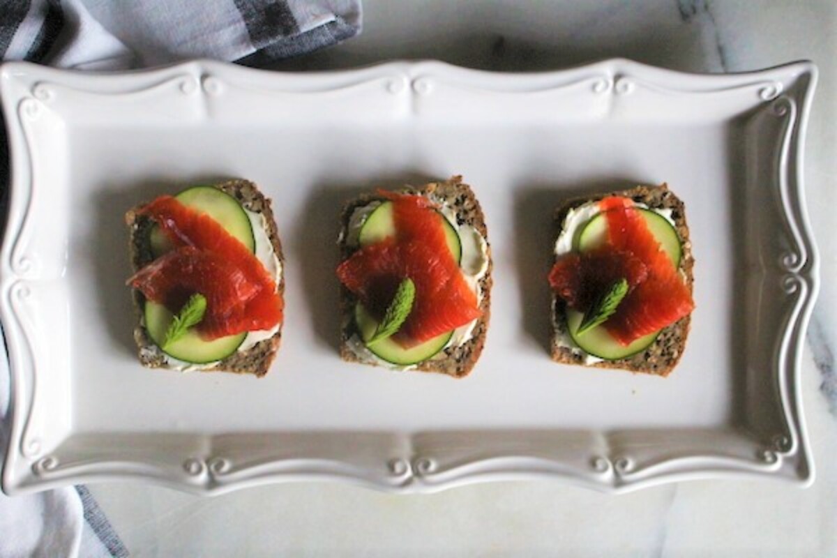 serving homemade gravlax