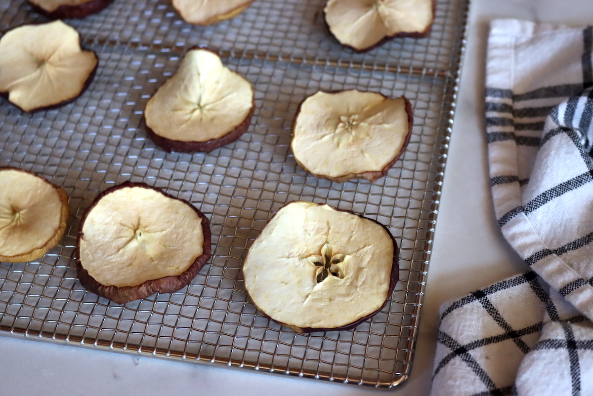 Dehydrating Apple Slices