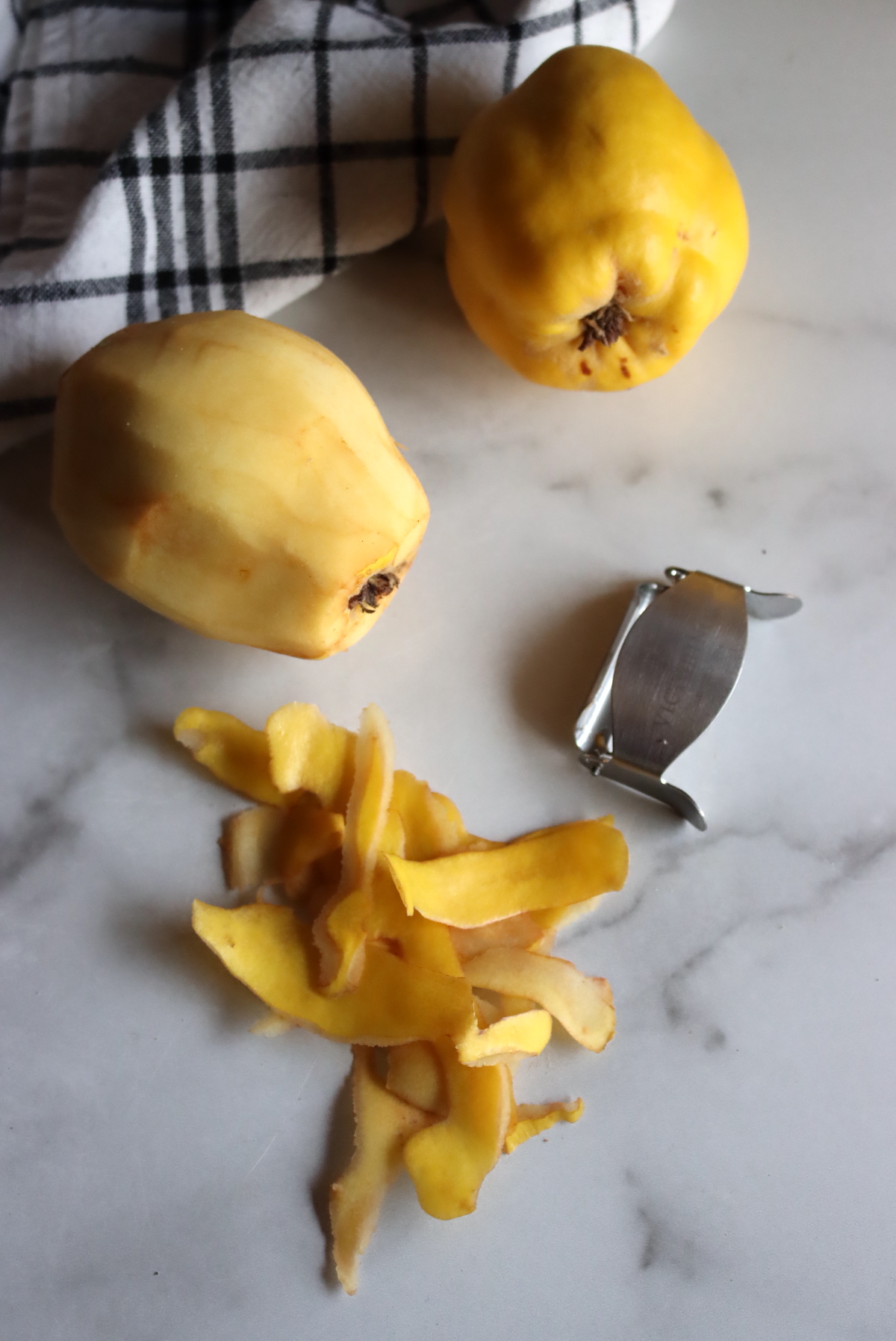 peeling quince