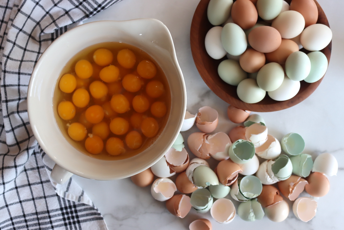 Cracking eggs for freeze drying