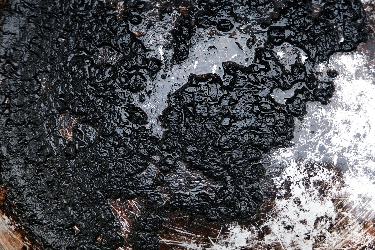 Cleaning Burned On Food with Baking Soda