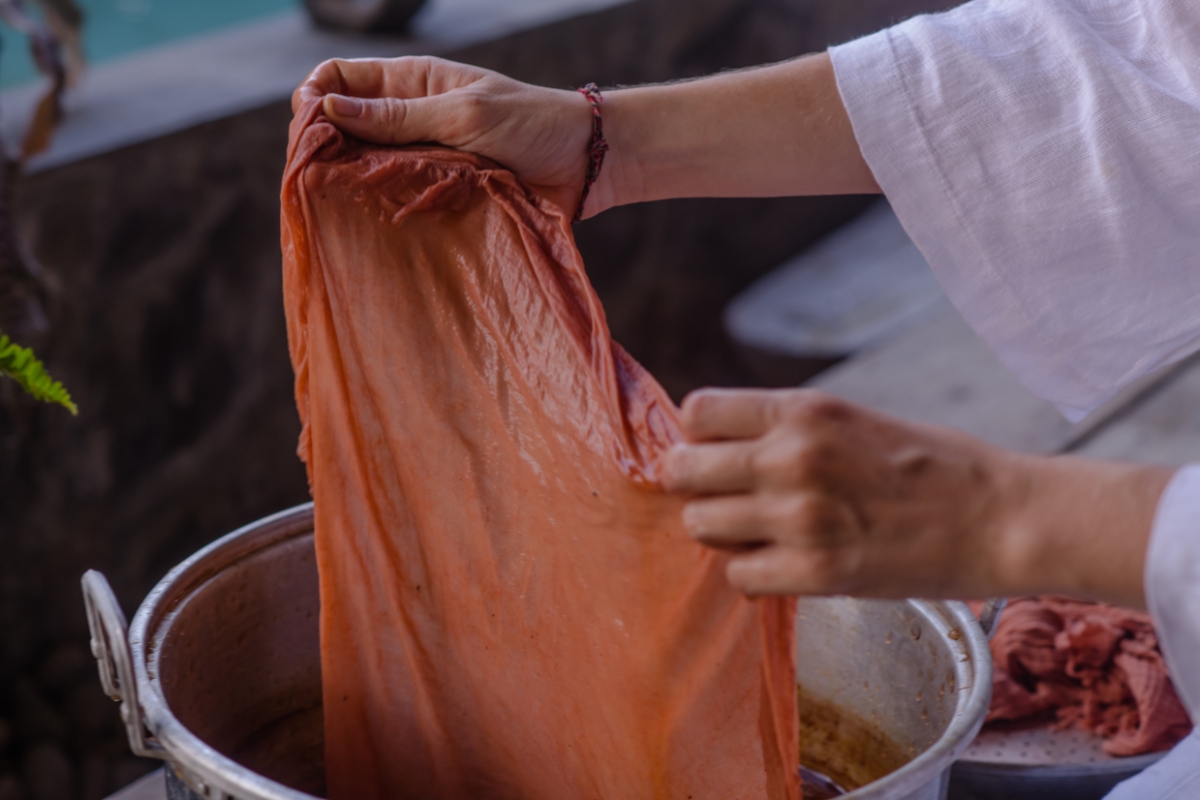 Removing Fabric from Dye Bath